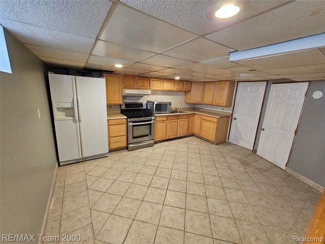 5215 Curtis Street, Dearborn, MI 48126