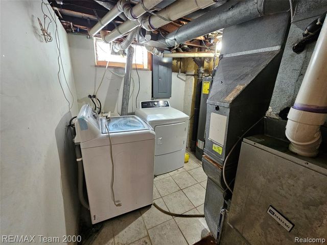 5215 Curtis Street, Dearborn, MI 48126