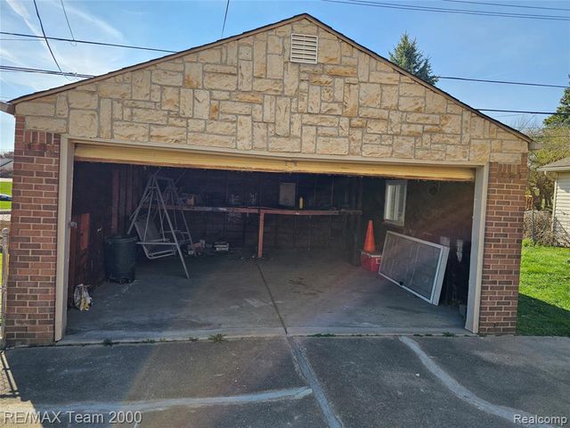 5215 Curtis Street, Dearborn, MI 48126