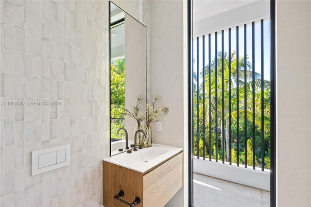 291 Palm Ave, Miami Beach, FL 33139