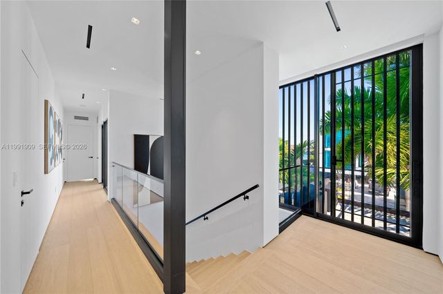 291 Palm Ave, Miami Beach, FL 33139