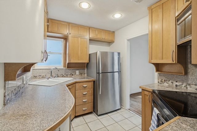 6815 E Grand Avenue, Dallas, TX 75223