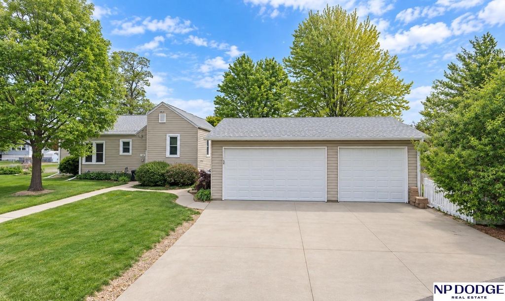 198 Carter Lake Club, Carter Lake, IA 51510