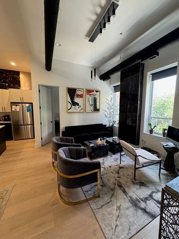 77 W Chestnut Street 3B, Chicago, IL 60610