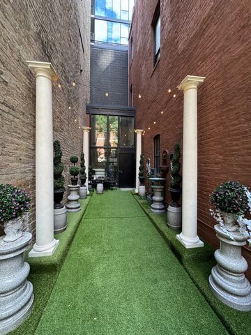 77 W Chestnut Street 3B, Chicago, IL 60610