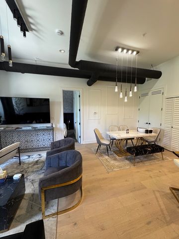 77 W Chestnut Street 3B, Chicago, IL 60610