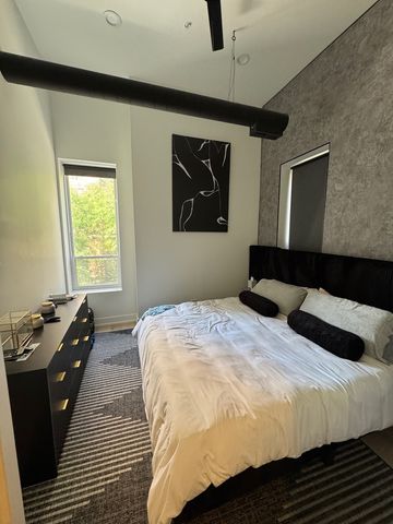 77 W Chestnut Street 3B, Chicago, IL 60610