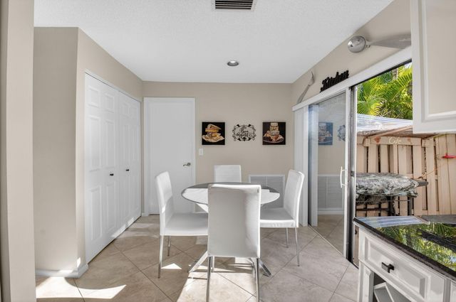 5743 Lakeview Mews Circle, Boynton Beach, FL 33437