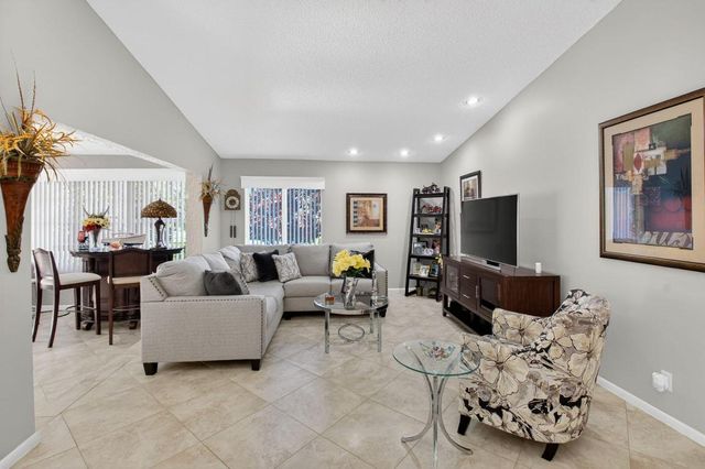 5743 Lakeview Mews Circle, Boynton Beach, FL 33437