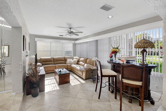 5743 Lakeview Mews Circle, Boynton Beach, FL 33437