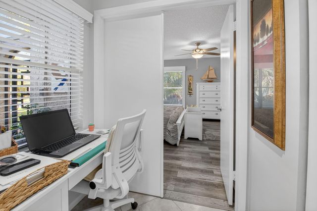 5743 Lakeview Mews Circle, Boynton Beach, FL 33437