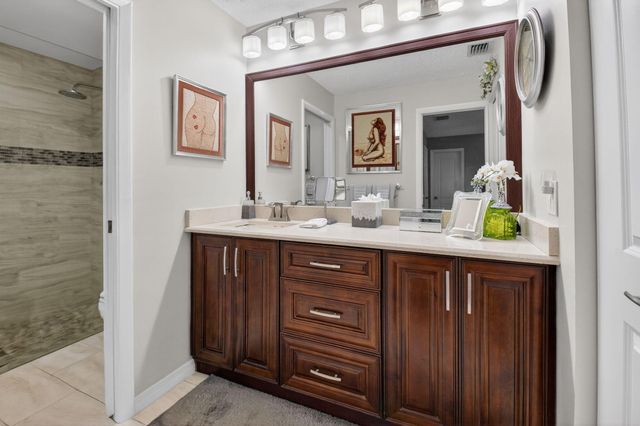 5743 Lakeview Mews Circle, Boynton Beach, FL 33437