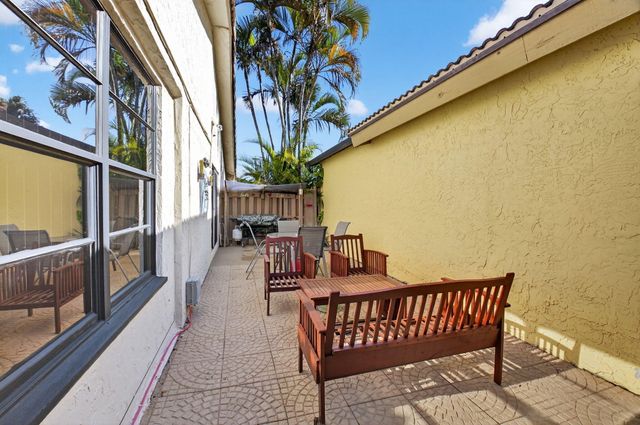 5743 Lakeview Mews Circle, Boynton Beach, FL 33437