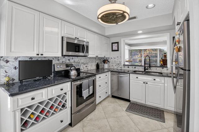 5743 Lakeview Mews Circle, Boynton Beach, FL 33437