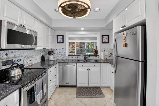 5743 Lakeview Mews Circle, Boynton Beach, FL 33437