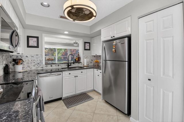 5743 Lakeview Mews Circle, Boynton Beach, FL 33437