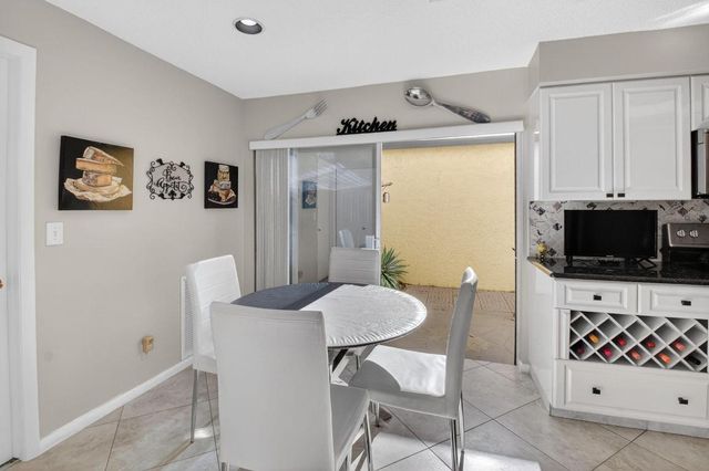 5743 Lakeview Mews Circle, Boynton Beach, FL 33437