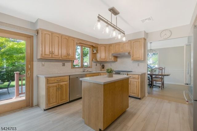 9 Liberty Rd, Bernardsville Boro, NJ 07924