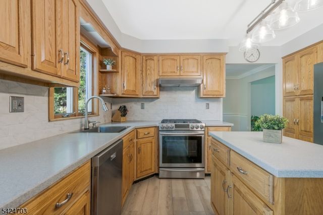 9 Liberty Rd, Bernardsville Boro, NJ 07924