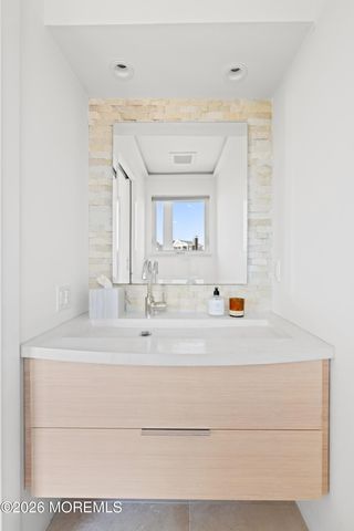 7 Circle Drive, Monmouth Beach, NJ 07750