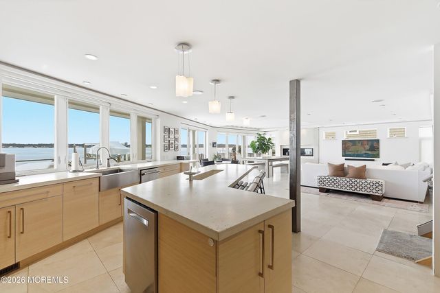 7 Circle Drive, Monmouth Beach, NJ 07750