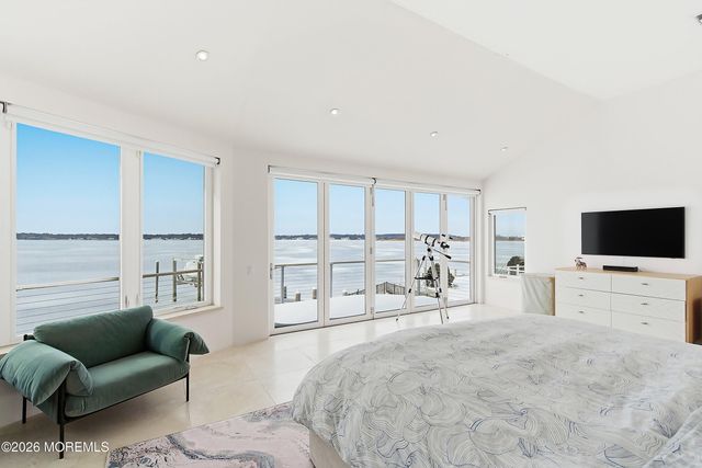 7 Circle Drive, Monmouth Beach, NJ 07750