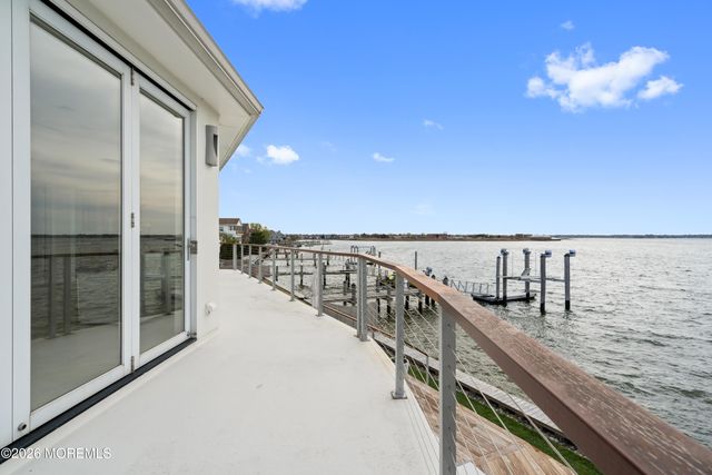 7 Circle Drive, Monmouth Beach, NJ 07750