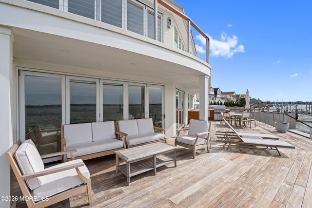 7 Circle Drive, Monmouth Beach, NJ 07750