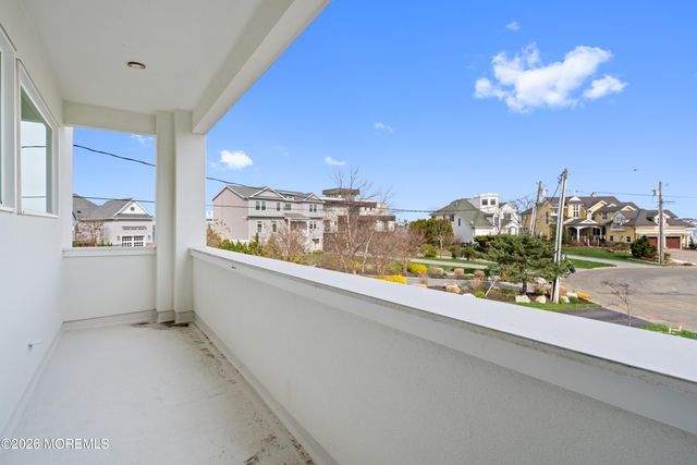 7 Circle Drive, Monmouth Beach, NJ 07750