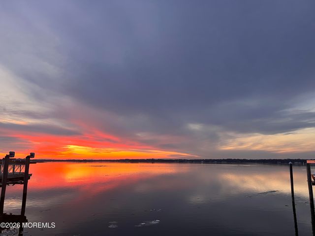 7 Circle Drive, Monmouth Beach, NJ 07750