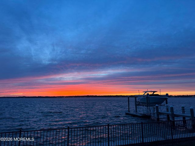 7 Circle Drive, Monmouth Beach, NJ 07750
