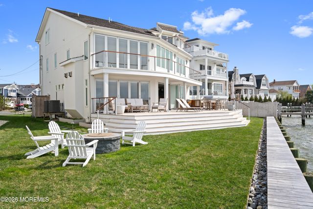 7 Circle Drive, Monmouth Beach, NJ 07750