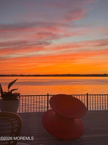 7 Circle Drive, Monmouth Beach, NJ 07750