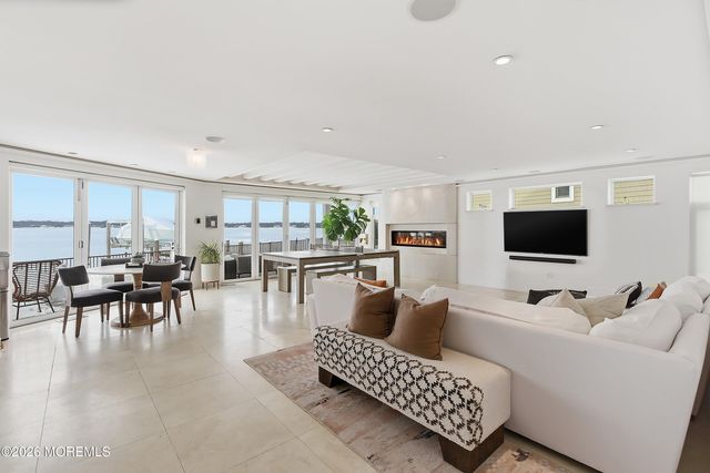 7 Circle Drive, Monmouth Beach, NJ 07750