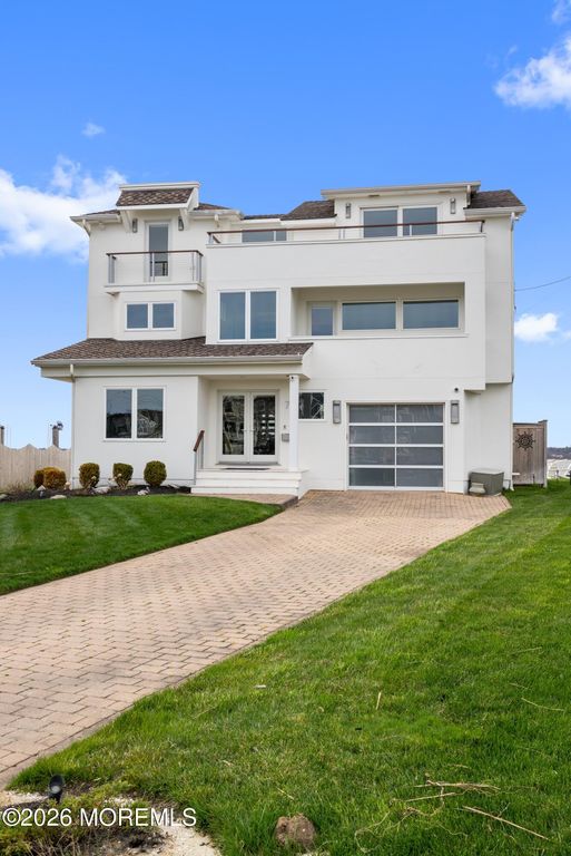7 Circle Drive, Monmouth Beach, NJ 07750