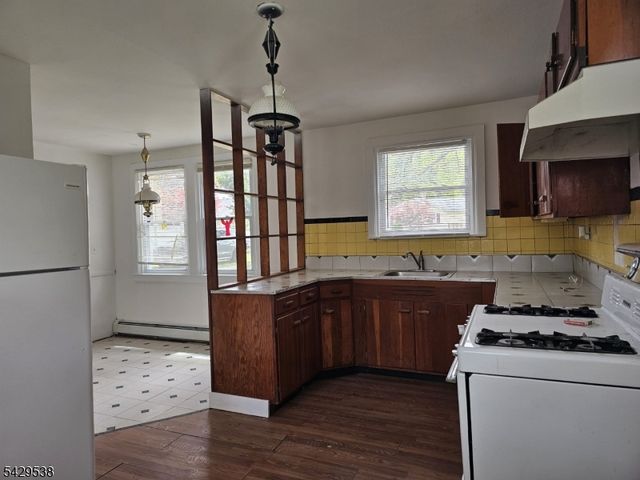 34 Walnut Ave, Pompton Lakes Boro, NJ 07442
