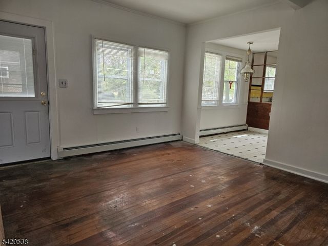 34 Walnut Ave, Pompton Lakes Boro, NJ 07442