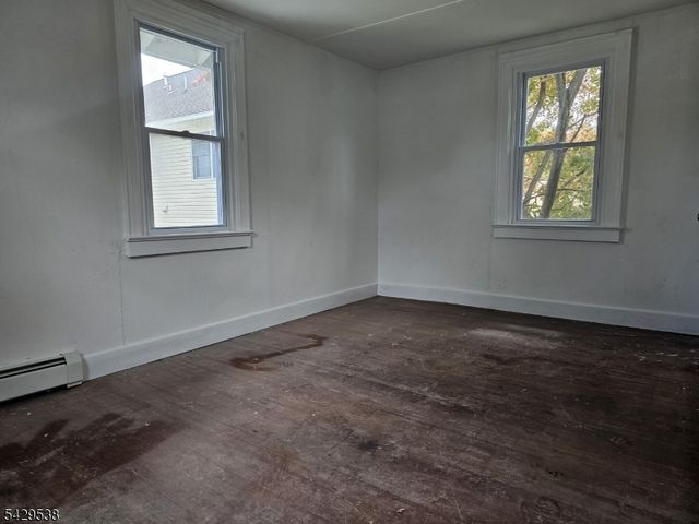34 Walnut Ave, Pompton Lakes Boro, NJ 07442