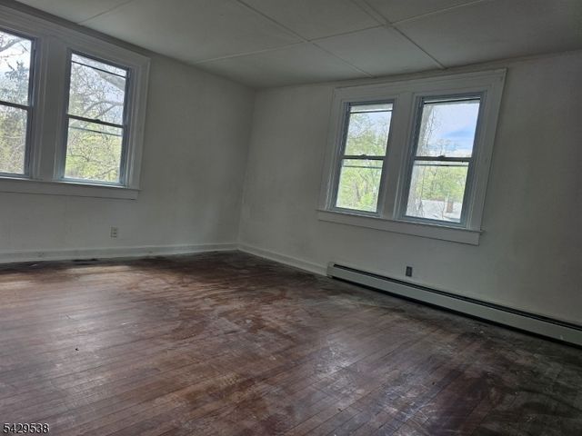 34 Walnut Ave, Pompton Lakes Boro, NJ 07442