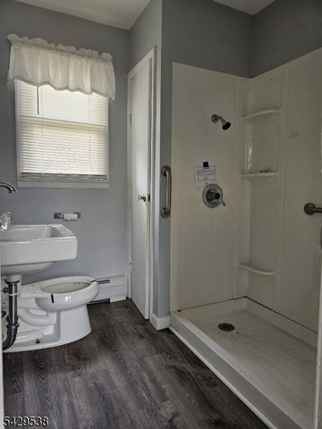 34 Walnut Ave, Pompton Lakes Boro, NJ 07442