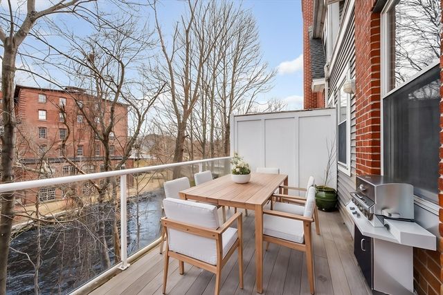 1732 Main Street 205, Concord, MA 01742