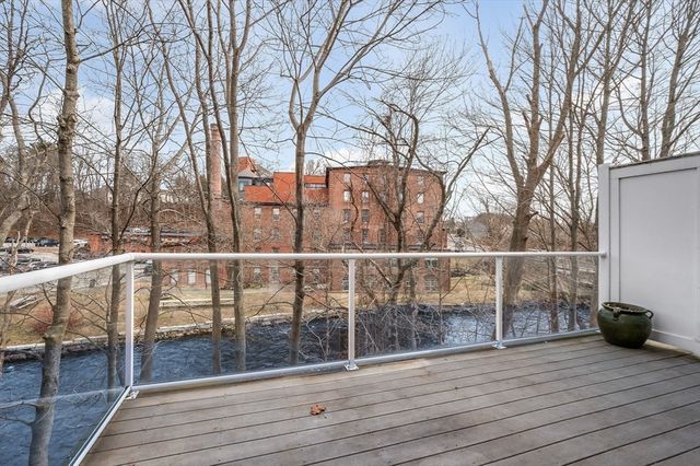 1732 Main Street 205, Concord, MA 01742