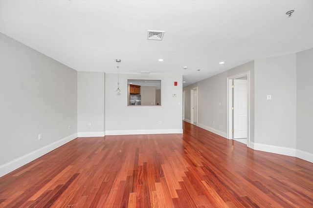 1732 Main Street 205, Concord, MA 01742