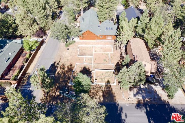 211 Wabash Lane, Sugarloaf, CA 92386