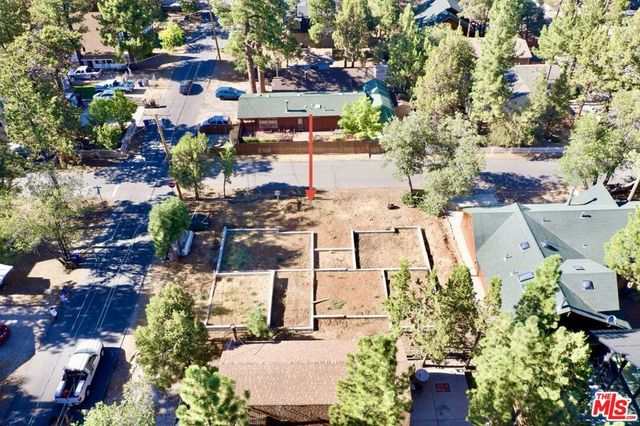 211 Wabash Lane, Sugarloaf, CA 92386