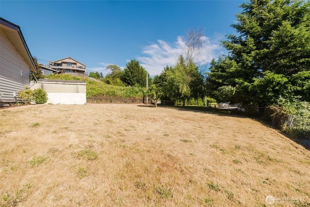 12712 1st Avenue Ct E, Tacoma, WA 98445
