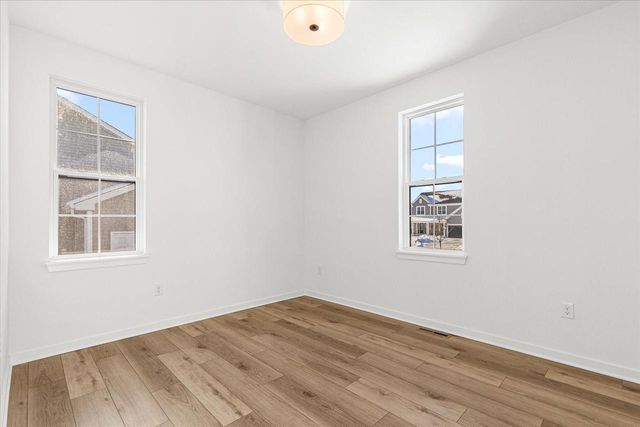 674 Mary WAY, Slinger, WI 53086