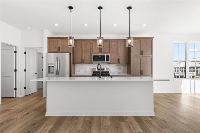 674 Mary WAY, Slinger, WI 53086