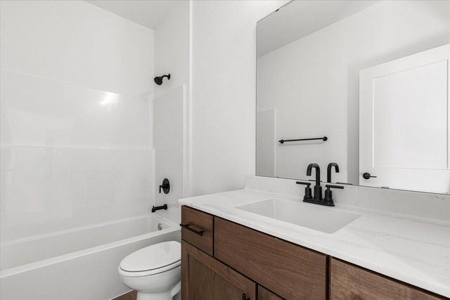 674 Mary WAY, Slinger, WI 53086