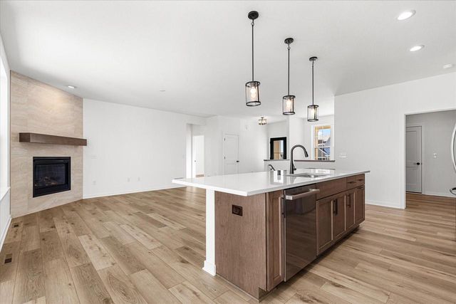 674 Mary WAY, Slinger, WI 53086